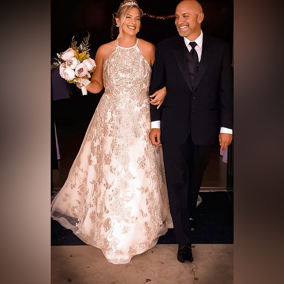 🌹Rare Limited Edition! My Wedding Dress is for Sale! - Picture 6 of 9